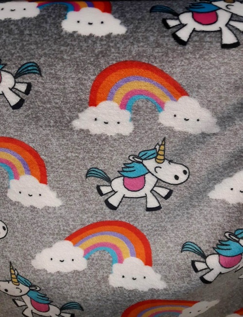 Pile a pelliccetta con unicorno fondo grigio